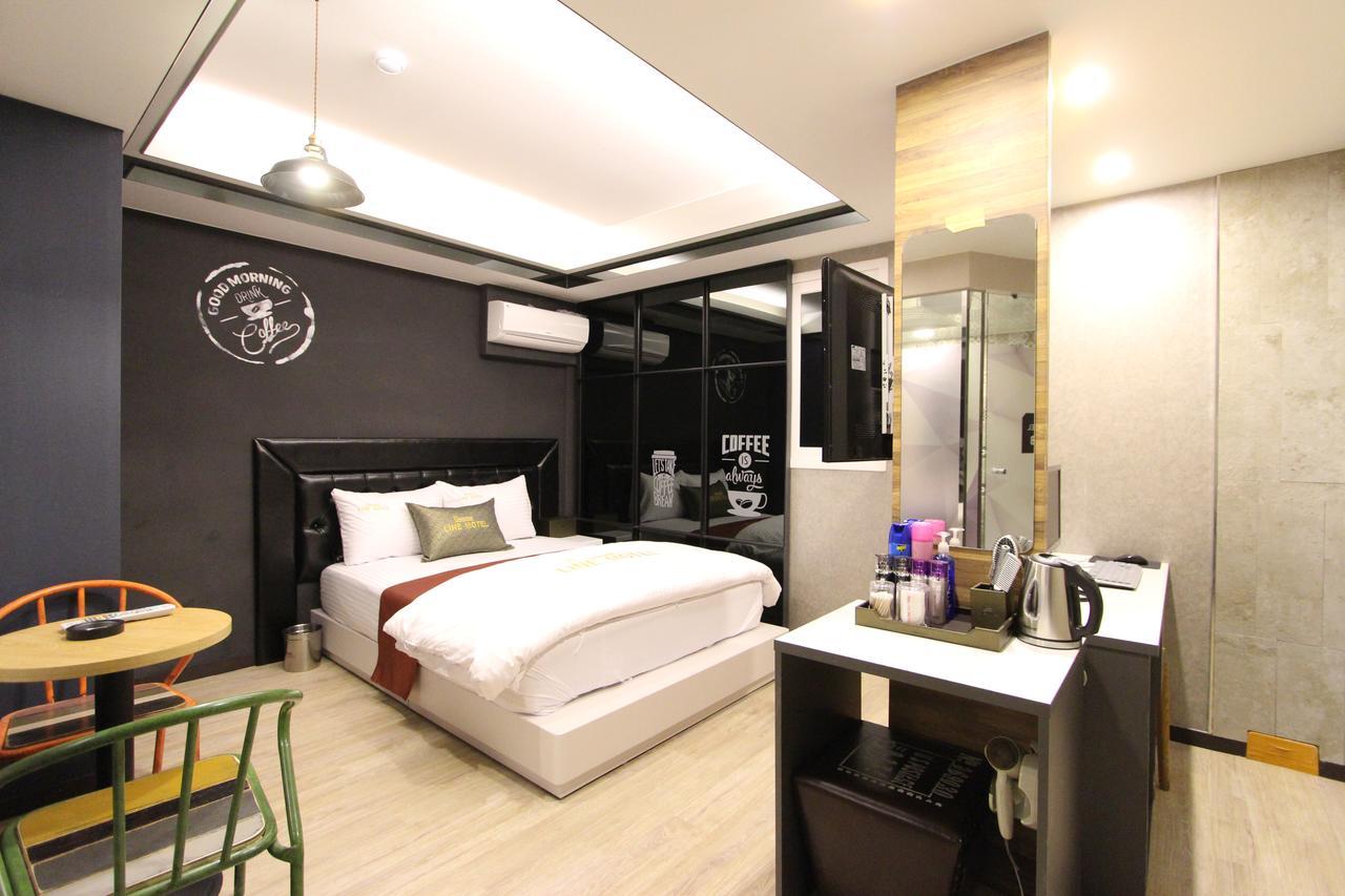 Line Motel Тегу Екстер'єр фото